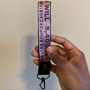 SHORT LIGHT PINK OFF-WHITE KEYCHAIN